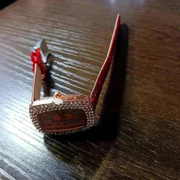 Red rhinestone watch - Picture 6 of 7